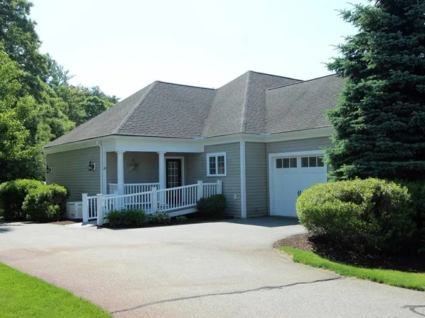24 Meadowlark Dr, Middleboro, MA 02346