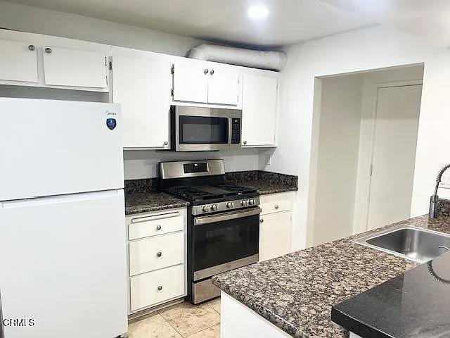 221 Rosewood St — Photo 9