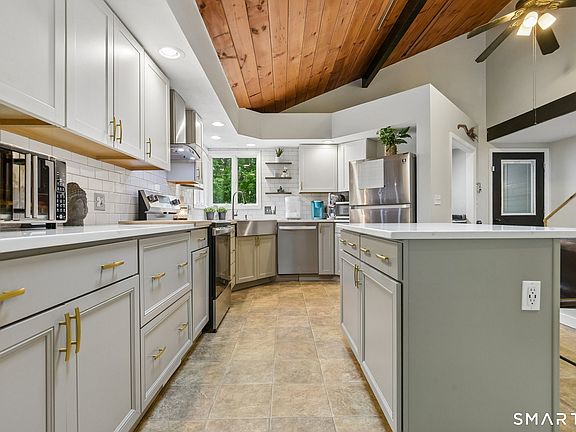 3rd image of 520 Lisbon Road