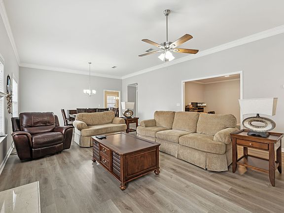 5th image of 414 Village Green Cir