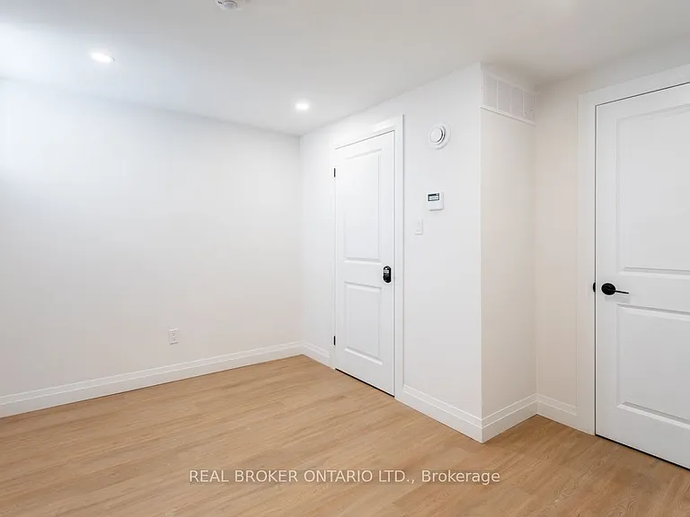113 Catharine St N #4 — Photo 14