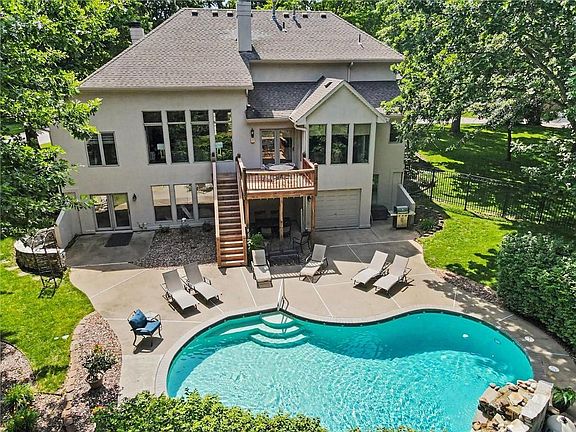 3rd image of 1915 NW Wildwood Ct