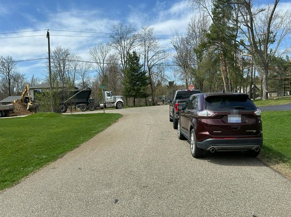 8535 Waumegah Ct, Clarkston, MI 48348