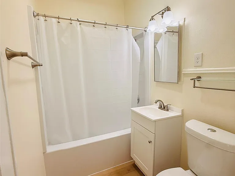1201 W Gray St #3 — Photo 8