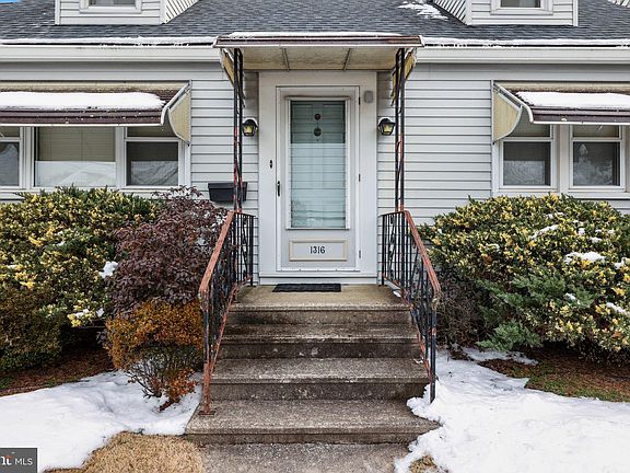 2nd image of 1316 Deutz Ave
