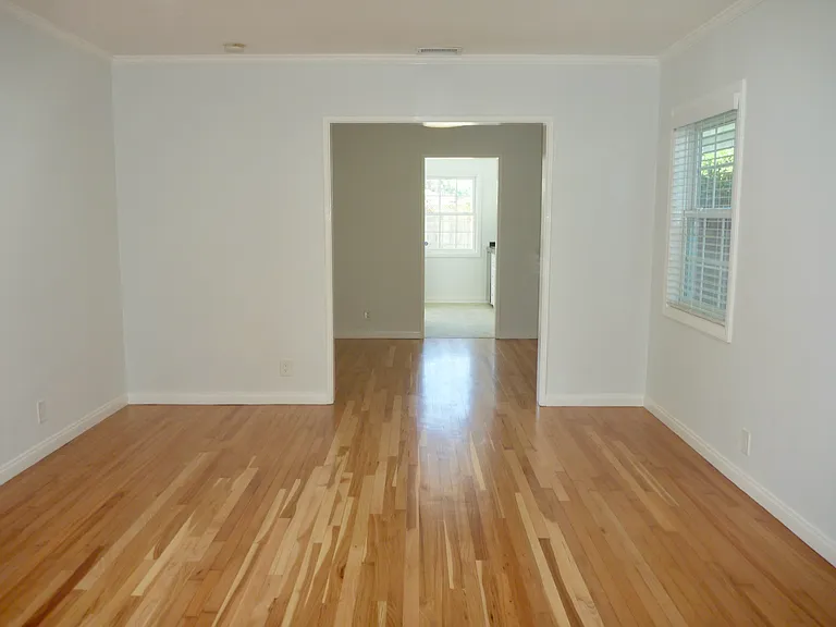 845 Flower Ave — Photo 10