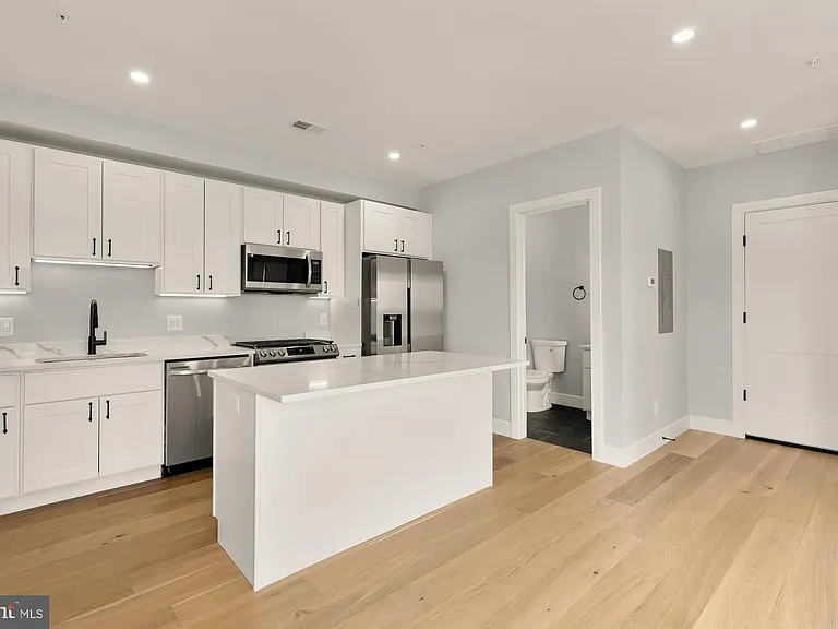 3215 Mount Pleasant St NW #403 — Photo 5