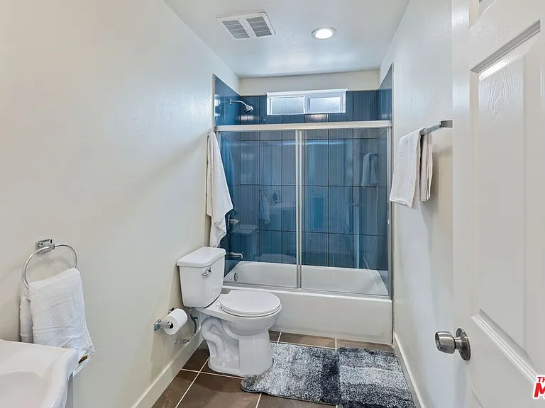 5912 S Flower St — Photo 49