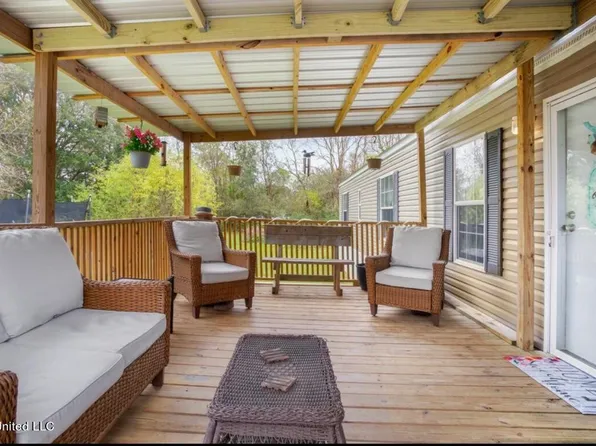 9312 Forsythia Dr, Moss Point, MS 39562