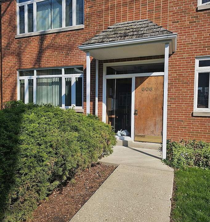 1st image of 606 Green Bay Rd APT 2A