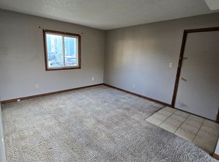 616 S 6th St #B1, Mattoon, IL 61938
