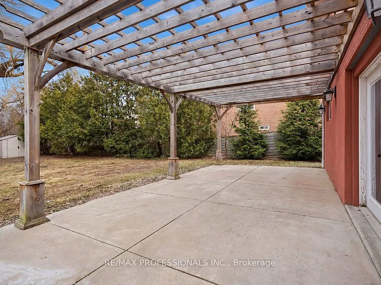 9611 Keele St #D — Photo 11
