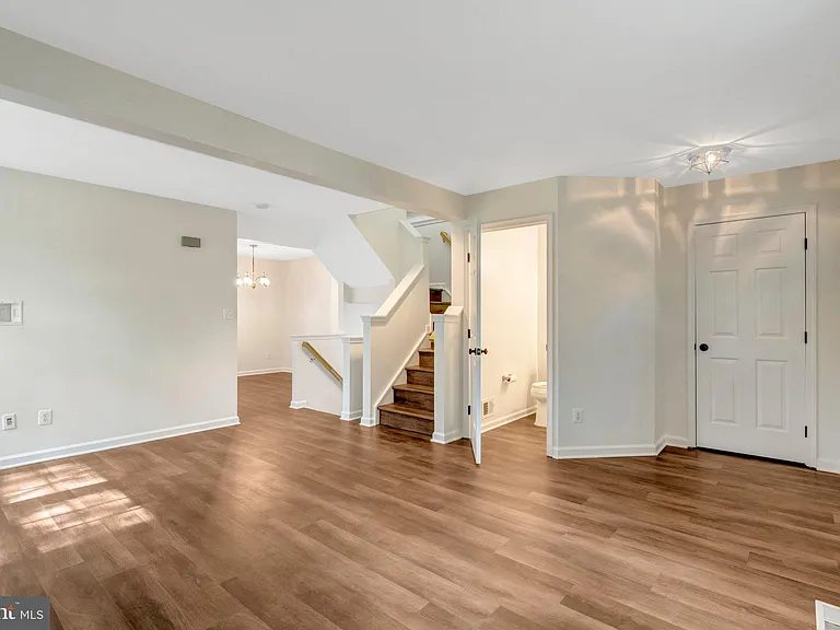7057 Sauvage Ln — Photo 6
