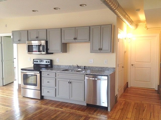 2nd image of 442 Main St