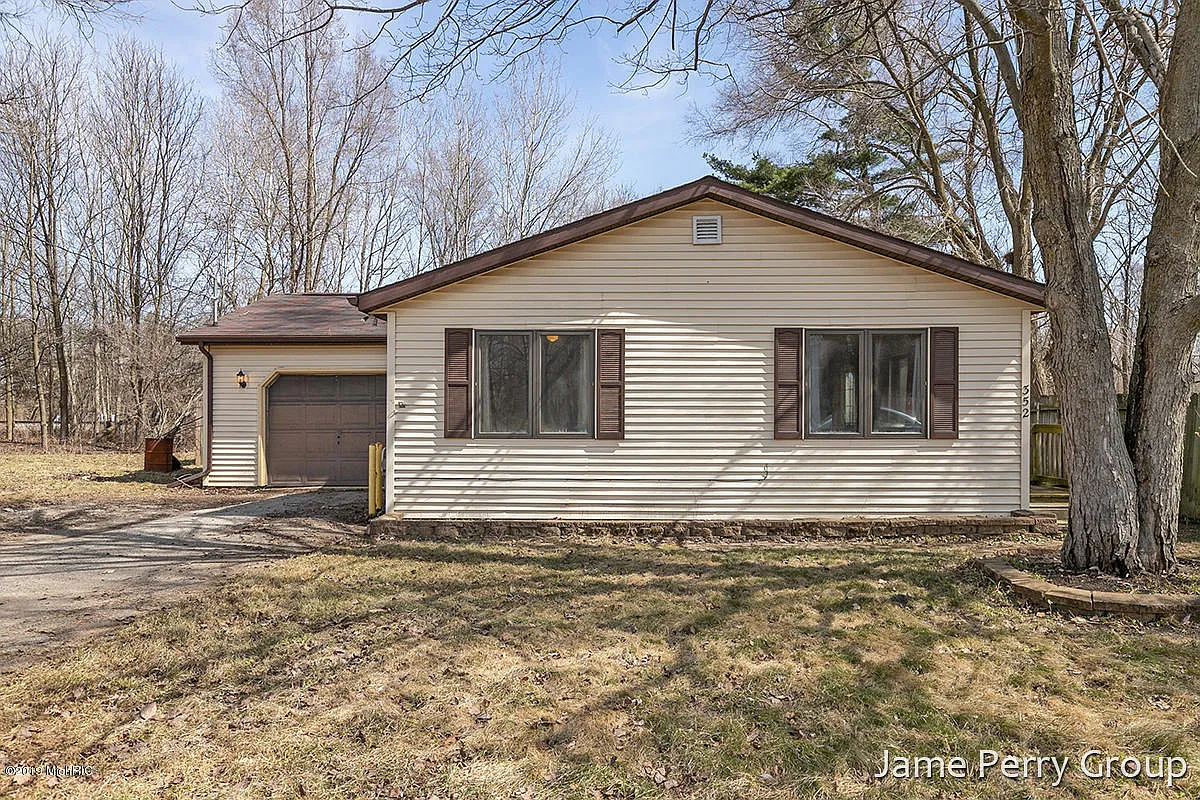 352 N Elm St photo 1