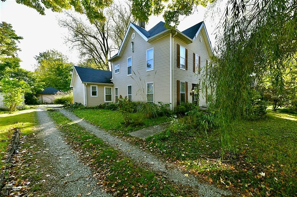 527 N East St photo 1