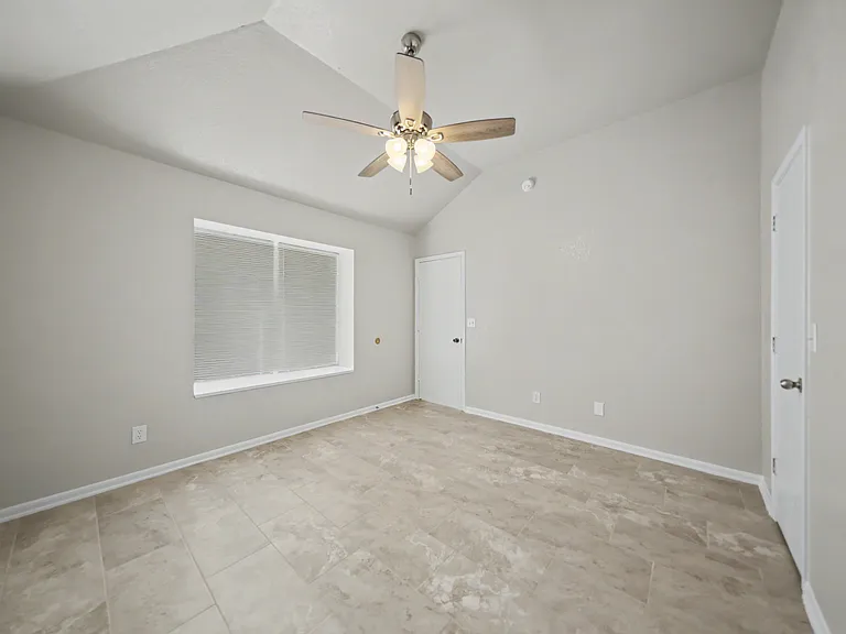2502 Eastwood Dr — Photo 16