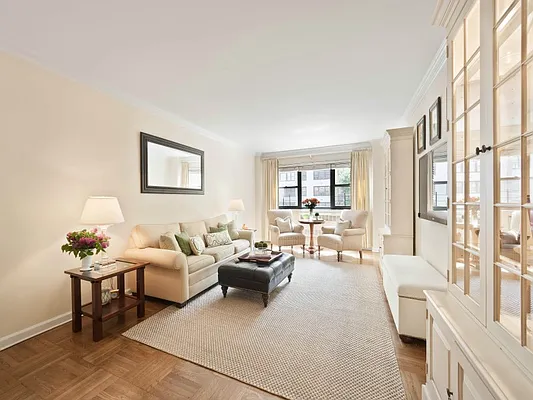 Sold by Sotheby's International Realty | media 11