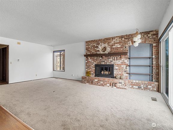 5th image of 7520 Shorewood Court SE
