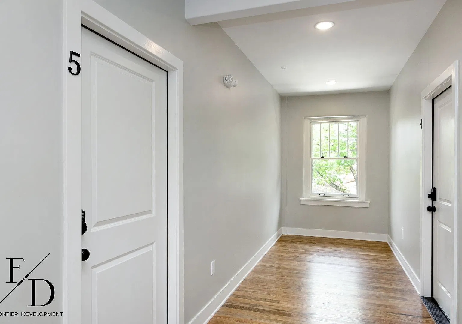 512 Spruce — Photo 4