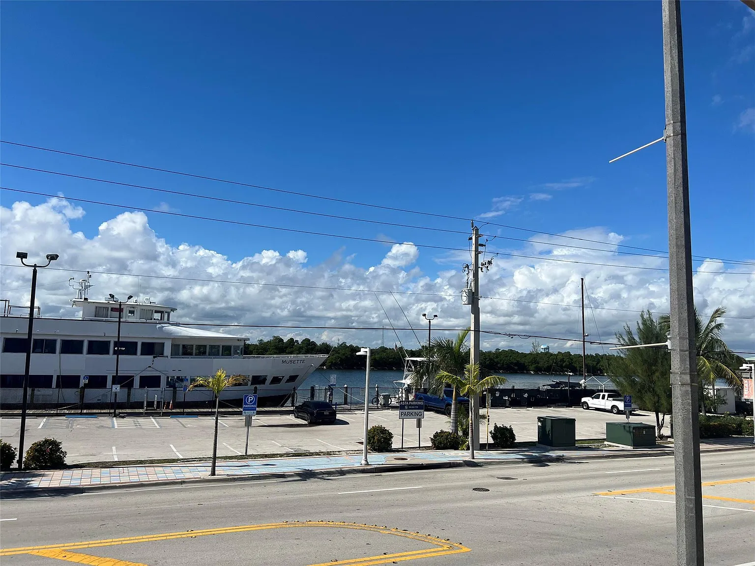 1 bed, 1.0 bath, 650 sqft, $1,700 — Photo 2