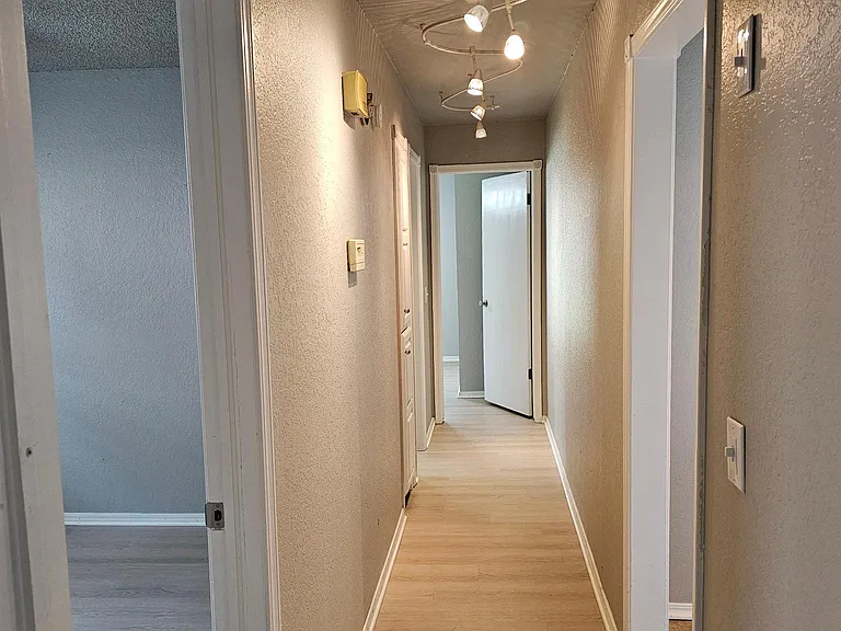 1029 Hunters Glen Cir — Photo 11