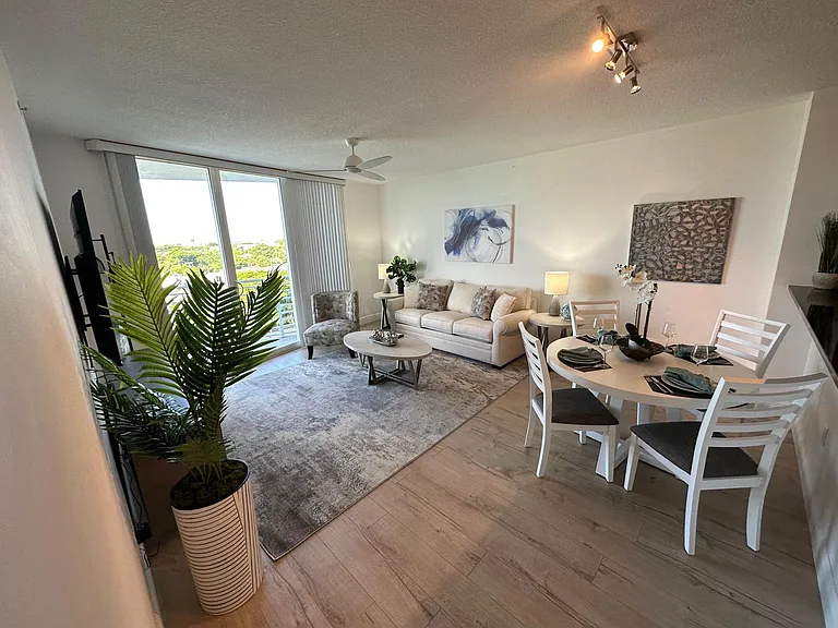 1551 N Flagler Dr #708 — Photo 5