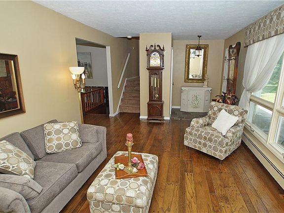 2nd image of 8545 Carmichael Dr