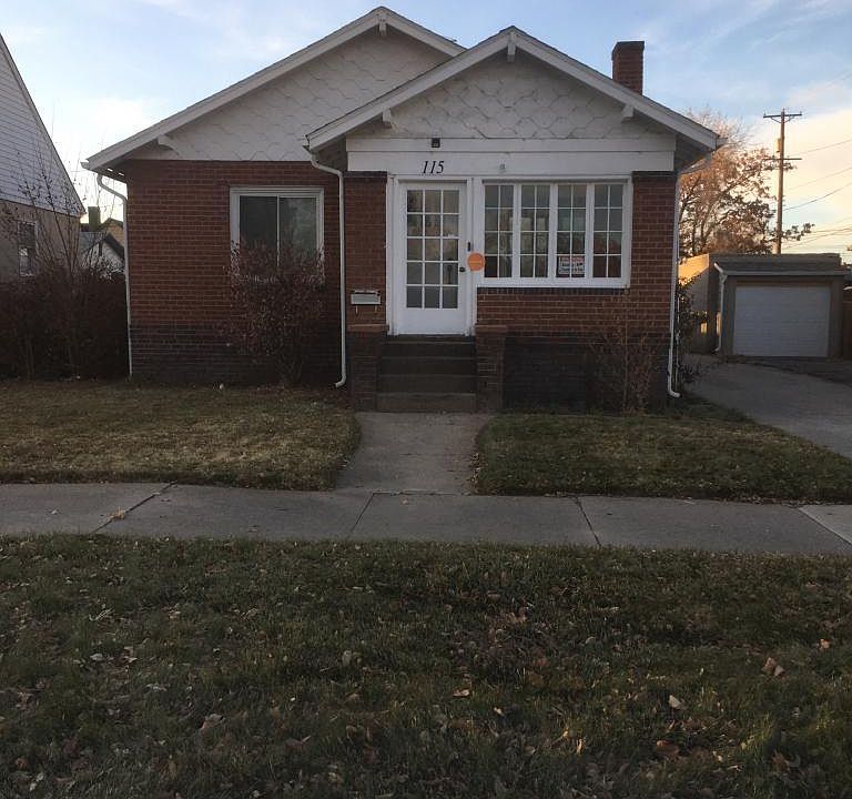 Beautiful front lawn and enclosed sun room in front.