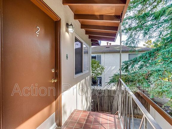 2nd image of 771 Palo Alto Ave Unit 2