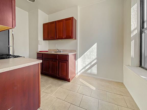 5th image of 555 Fort Washington Ave APT 2D
