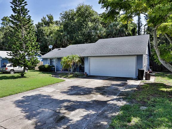 3rd image of 16 Castle Manor Dr