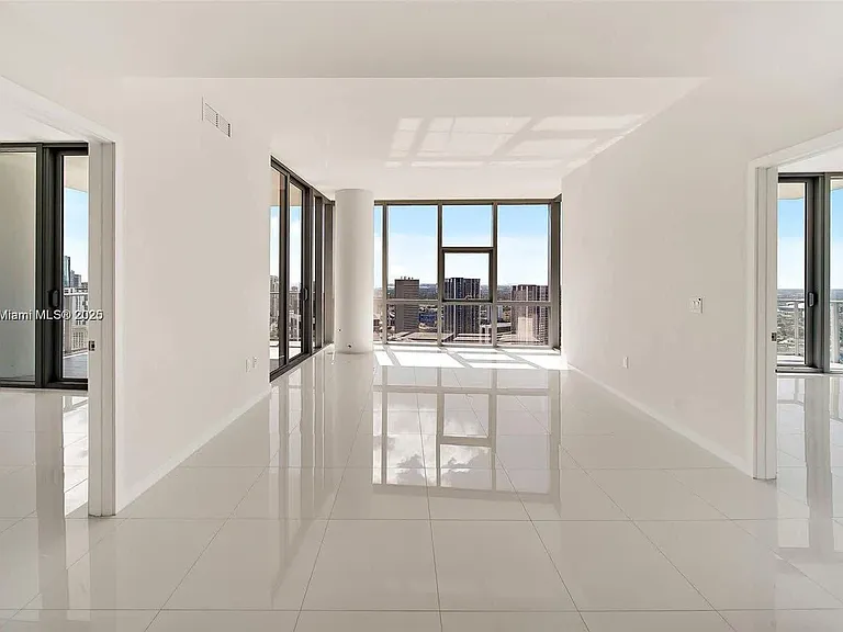 851 NE 1st Ave #12 — Photo 31
