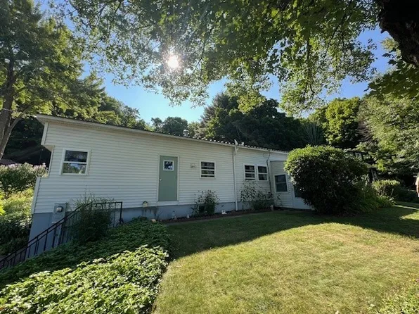 1129 Thorndike St, Palmer, MA 01069
