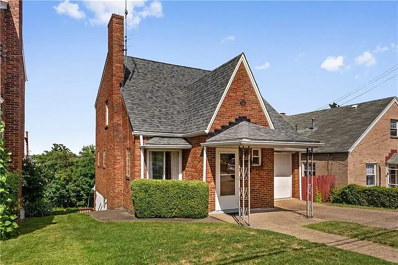 110 Lawrence Ave photo 1
