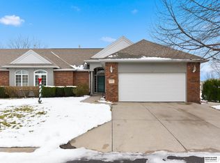 813 Villa Plz, Papillion, NE 68046