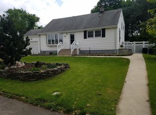 38 Park View Dr, Hazlet, NJ 07730