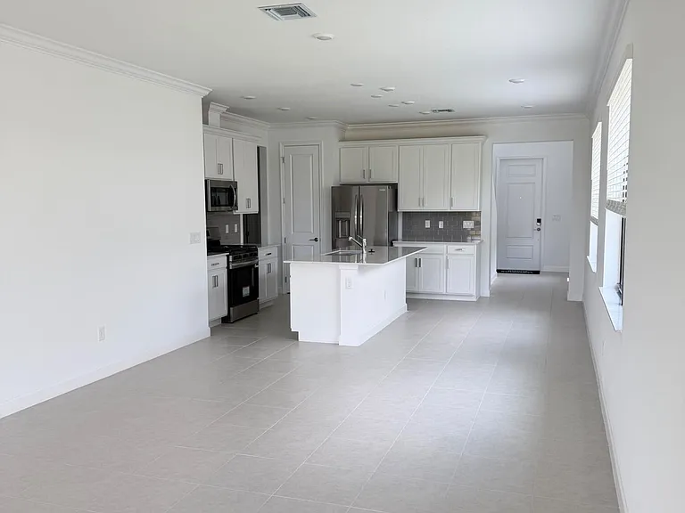 10676 NW Wilgrove Ln — Photo 3