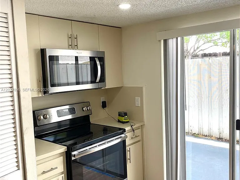 2212 W 74th St #101-28 — Photo 12