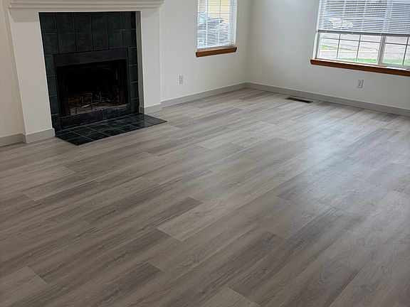 5th image of 17320 SW Ellis Ct