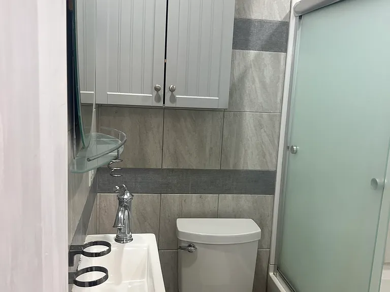 21811 Gresham St #1 — Photo 12