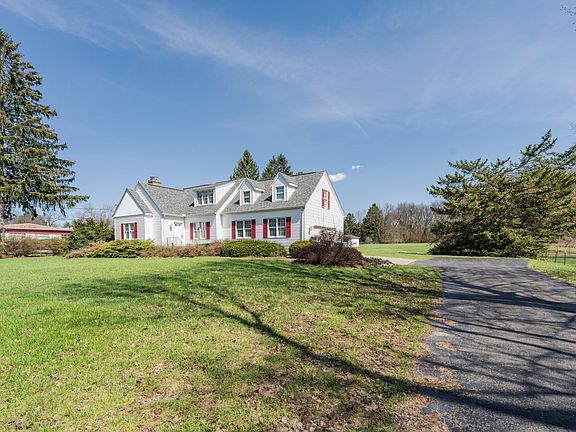 3rd image of 918 Nichols Rd