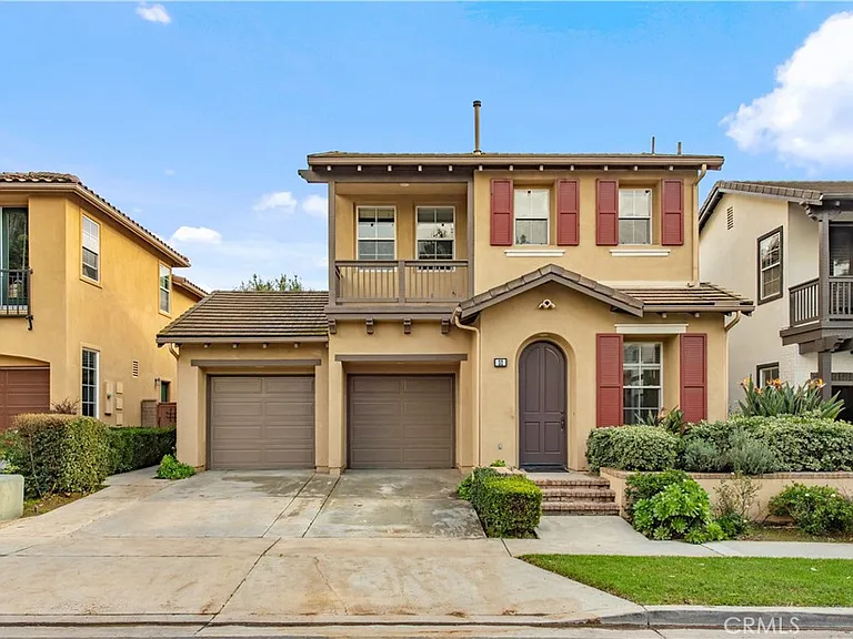 32 Sebastian — Photo 1