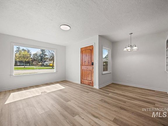 4th image of 515 21st Ave S