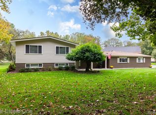 2331 Rusk Rd, Rochester Hills, MI 48306