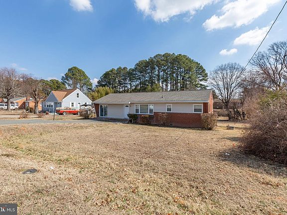 3rd image of 1305 Bragg Rd