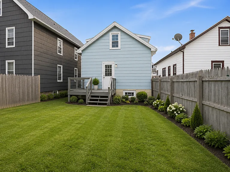 107 Ullman St — Photo 2