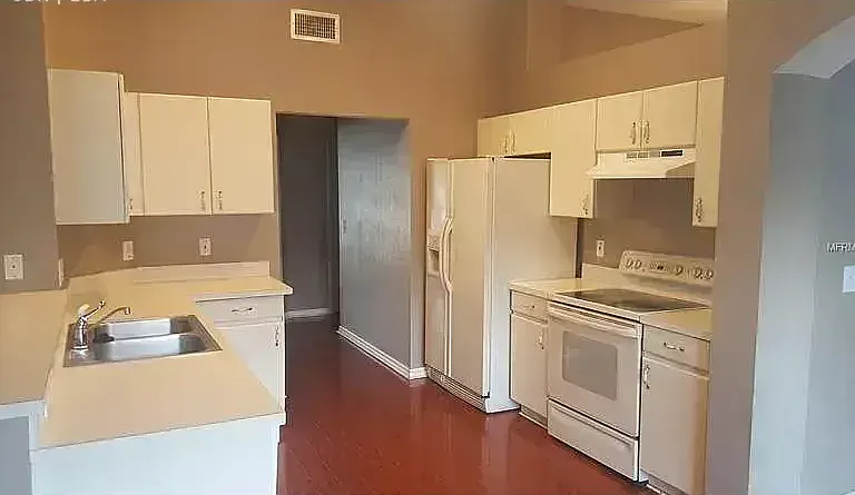 10620 Deepbrook Dr — Photo 3