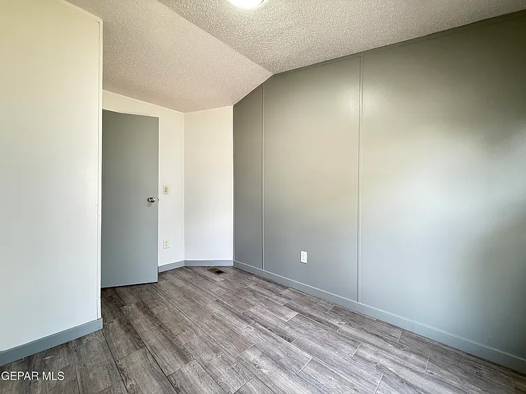 5941 Sixta Dr — Photo 38