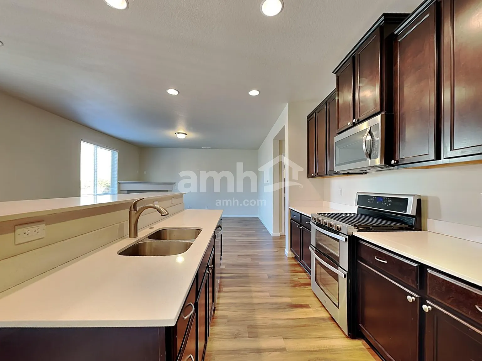 3 bed, 2.5 bath, 2159 sqft, $3,205 — Photo 3